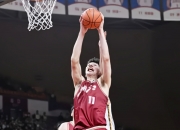 爱游戏世界杯2026-江苏队翻盘山东队，王哲林惊艳四座