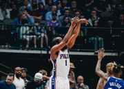 爱游戏下载-独行侠横扫广州队，恩比德高光表现