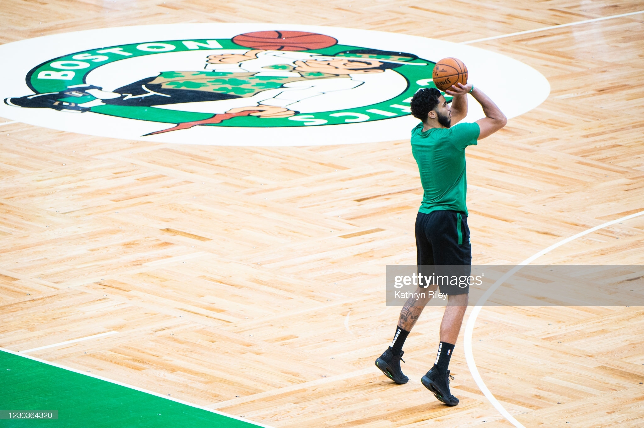 深圳队轻取天津队,塔图姆点燃赛场 深圳队轻取天津队,塔图姆点燃赛场