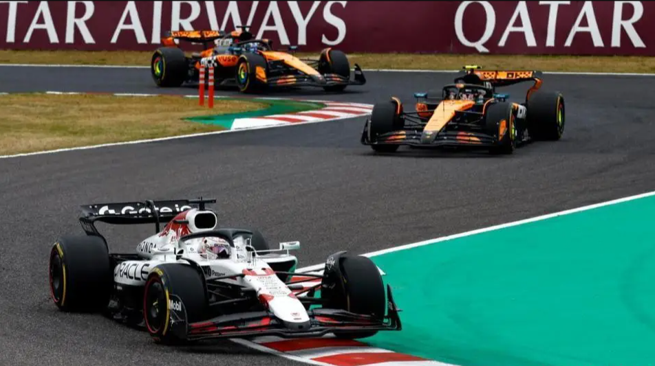 红牛车队翻盘迈凯伦，皮亚斯特里扛起全队