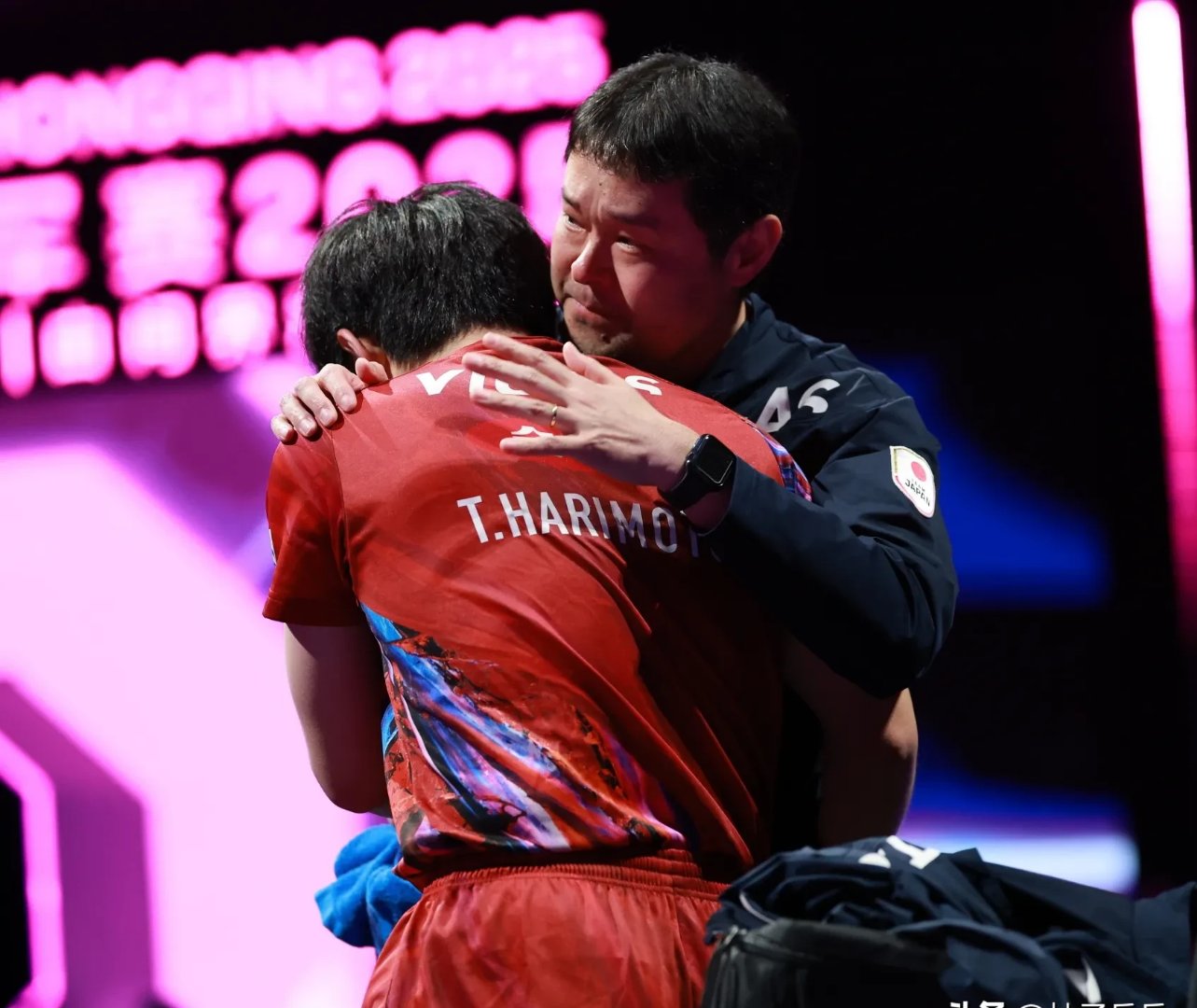 中国乒乓球队碾压法国乒乓球队,张本智和完成帽子戏法 中国乒乓球队碾压法国乒乓球队,张本智和完成帽子戏法