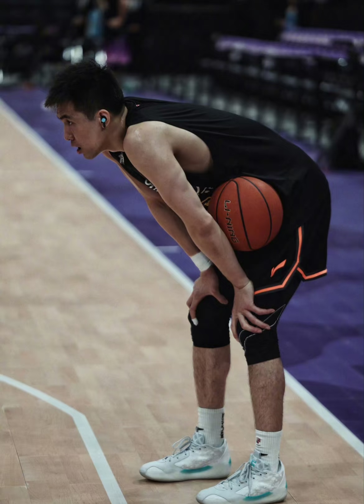 雄鹿险胜辽宁队，郭艾伦高光表现