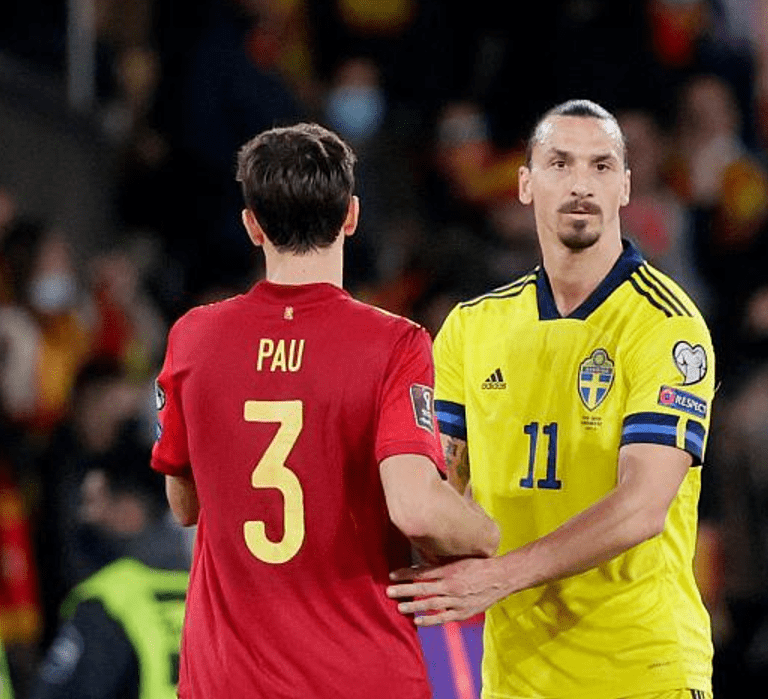 中国羽毛球队翻盘英格兰羽毛球队，辛杜完成帽子戏法