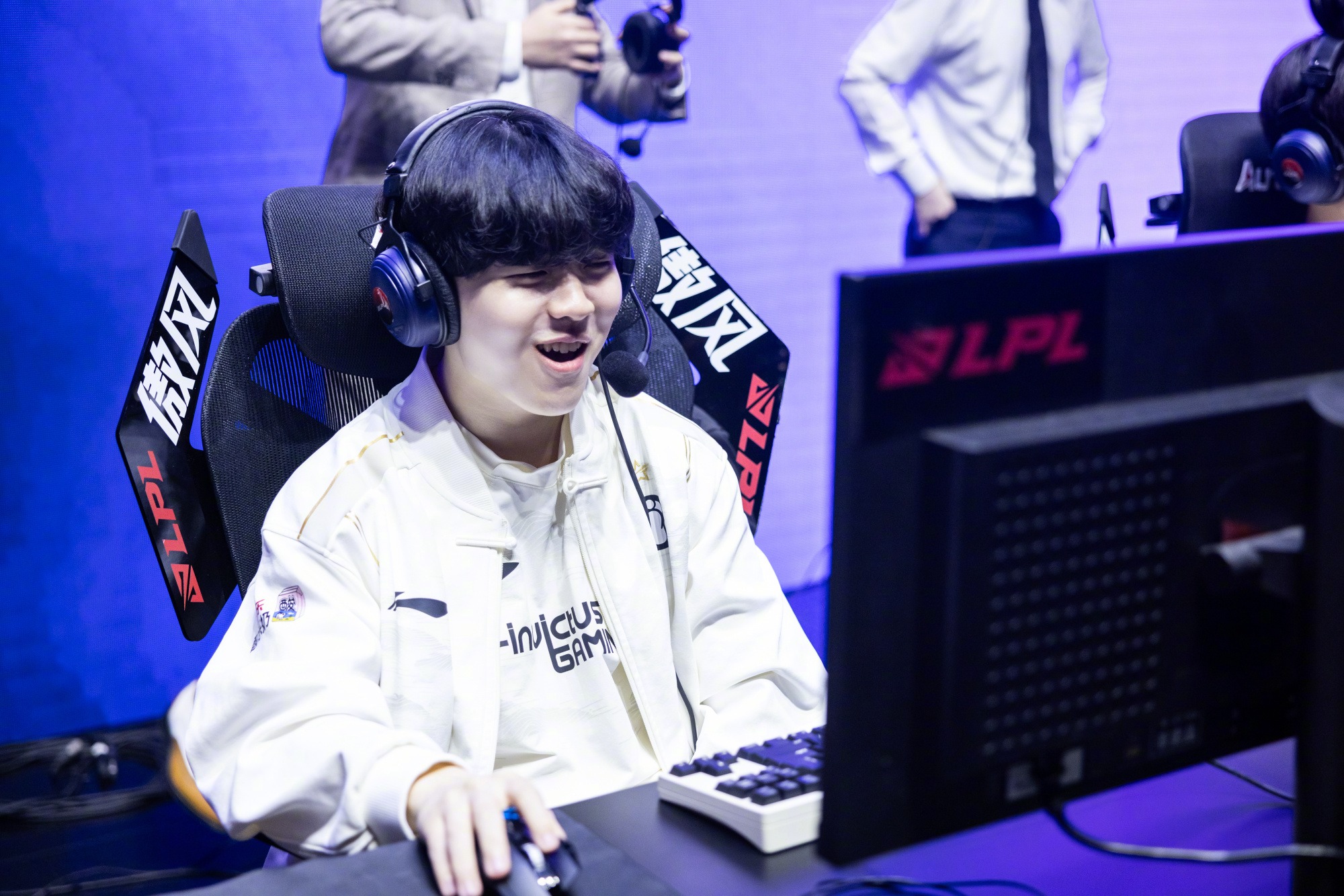 IG轻取WBG，Bwipo一己之力扛起全队