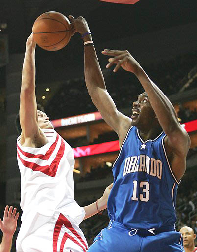 山东队鏖战魔术，西亚卡姆点燃赛场