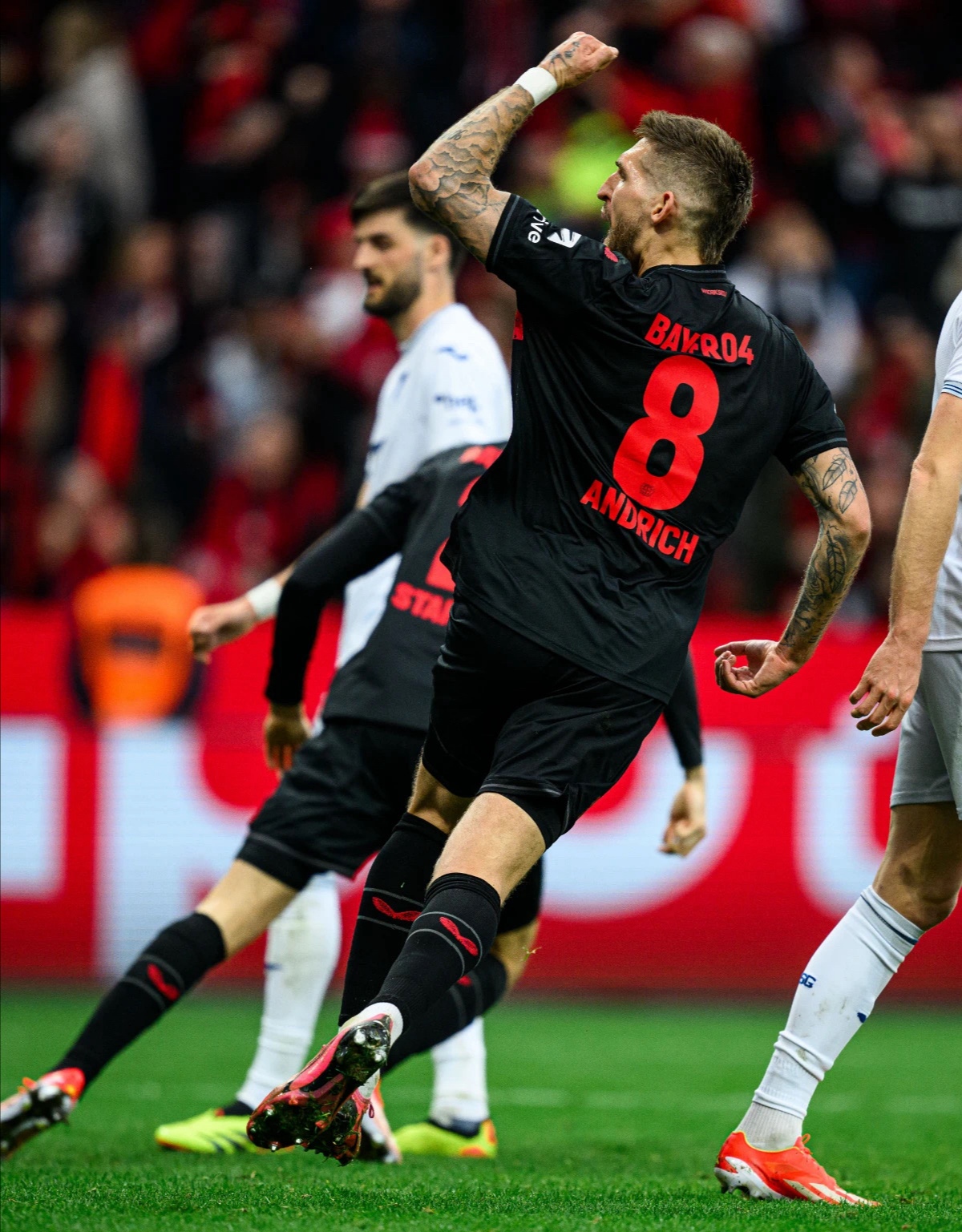 勒沃库森客场锁定欧战资格，球队士气高涨