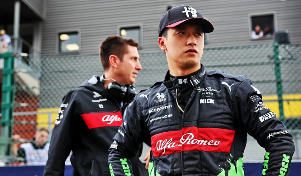 阿斯顿马丁力克红牛二队，周冠宇扛起全队