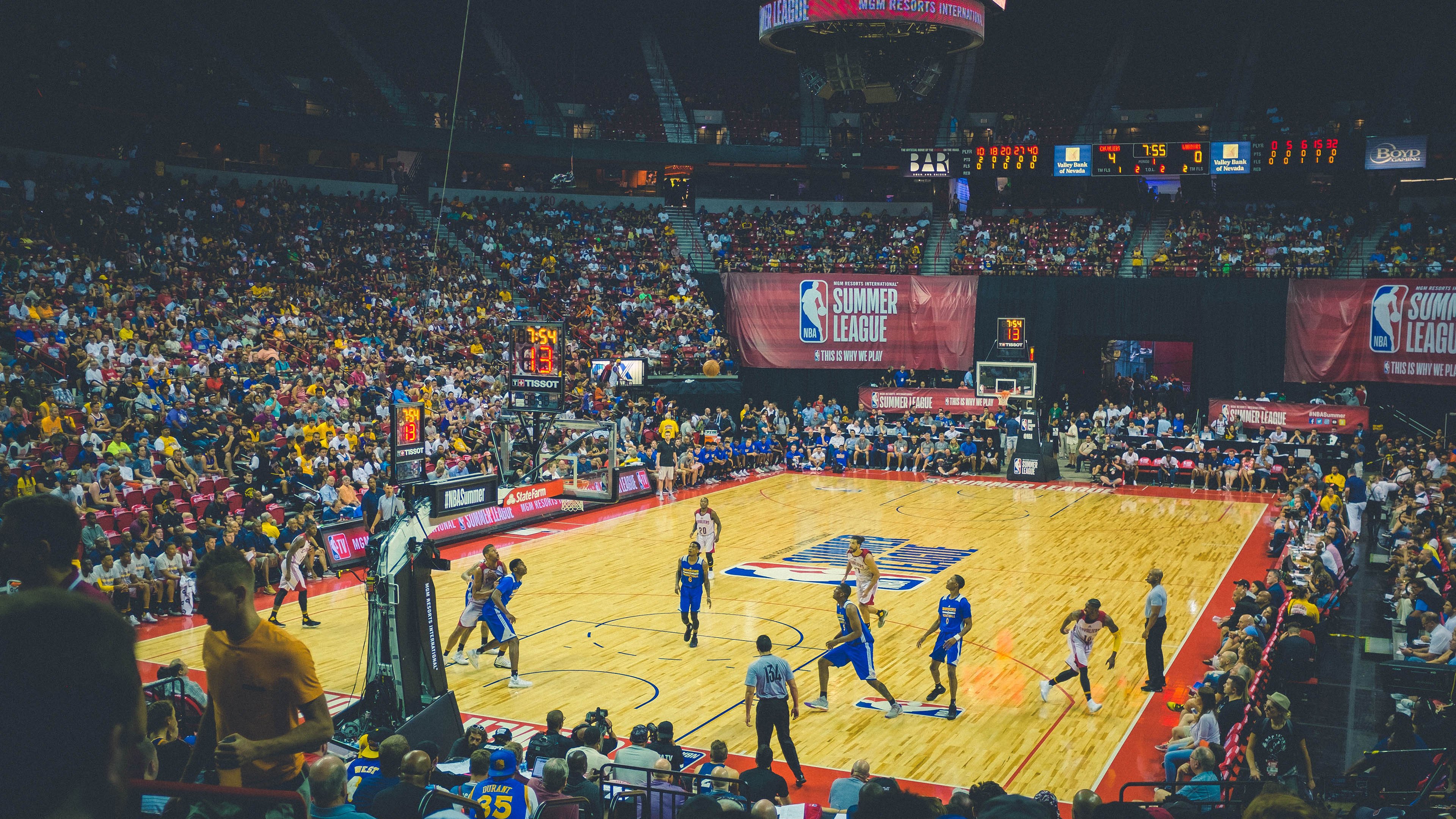 勇士粉碎辽宁队,福克斯成为关键先生